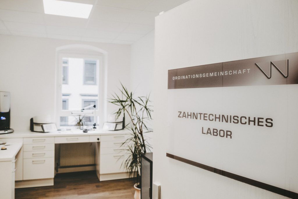 Hauseigenes Zahntechnik-Labor in unserer Zahnärzte Ordinationsgemeinschaft in Linz-Urfahr