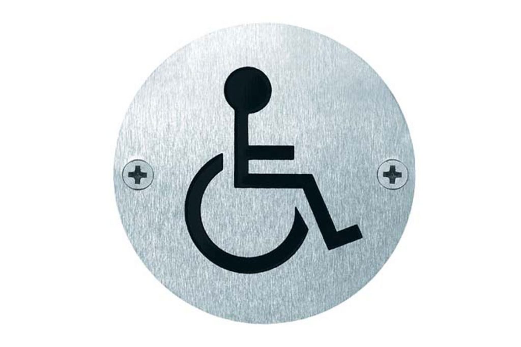 Praxisausstattung inkludiert Plattformlift für unsere Patienten und Rollstuhlfahrer