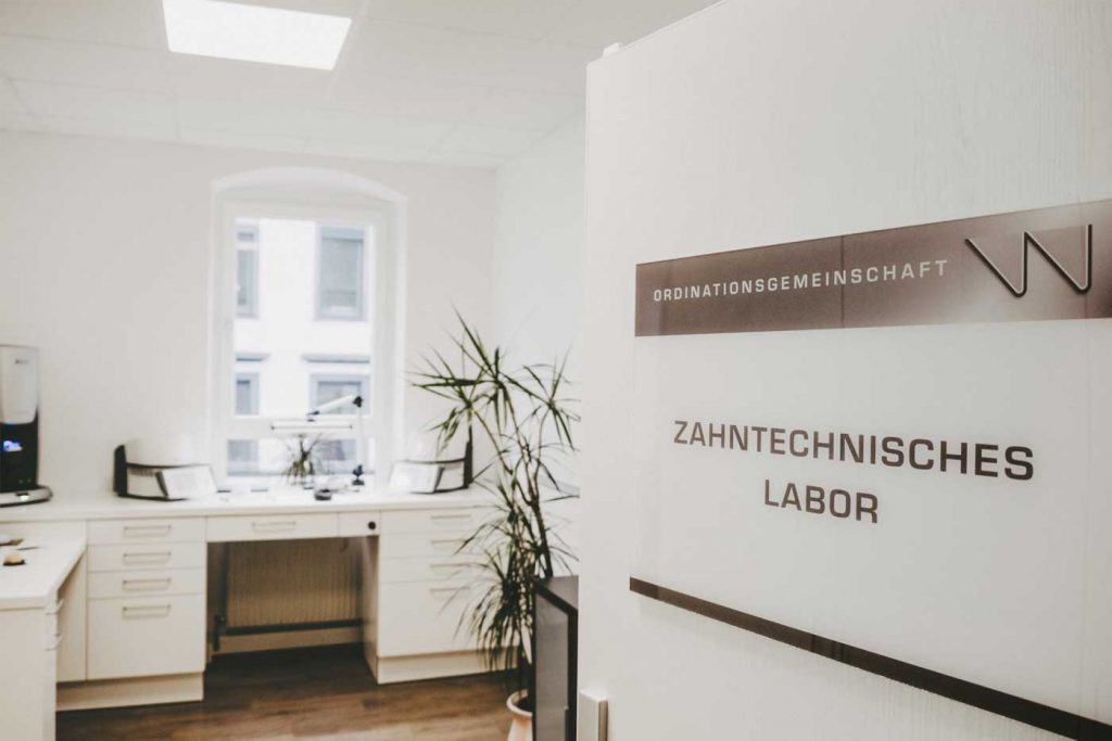 Hauseigenes Zahntechnik-Labor in unserer Zahnärzte Ordinationsgemeinschaft in Linz-Urfahr