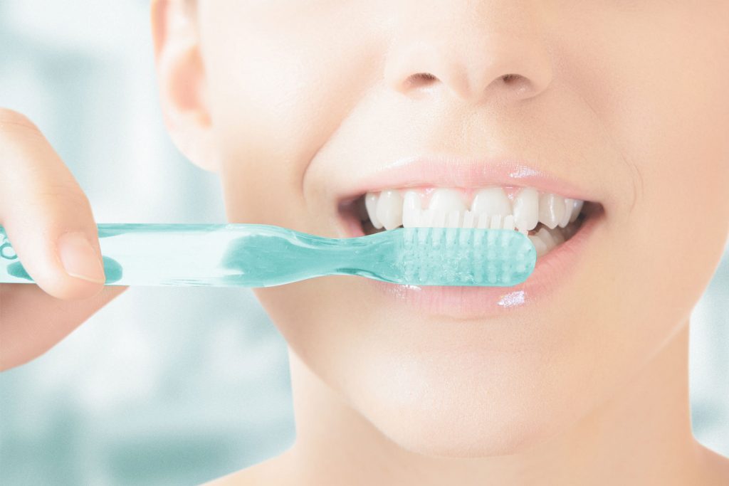 Zähneputzen zur Prophylaxe und Zahngesundheit